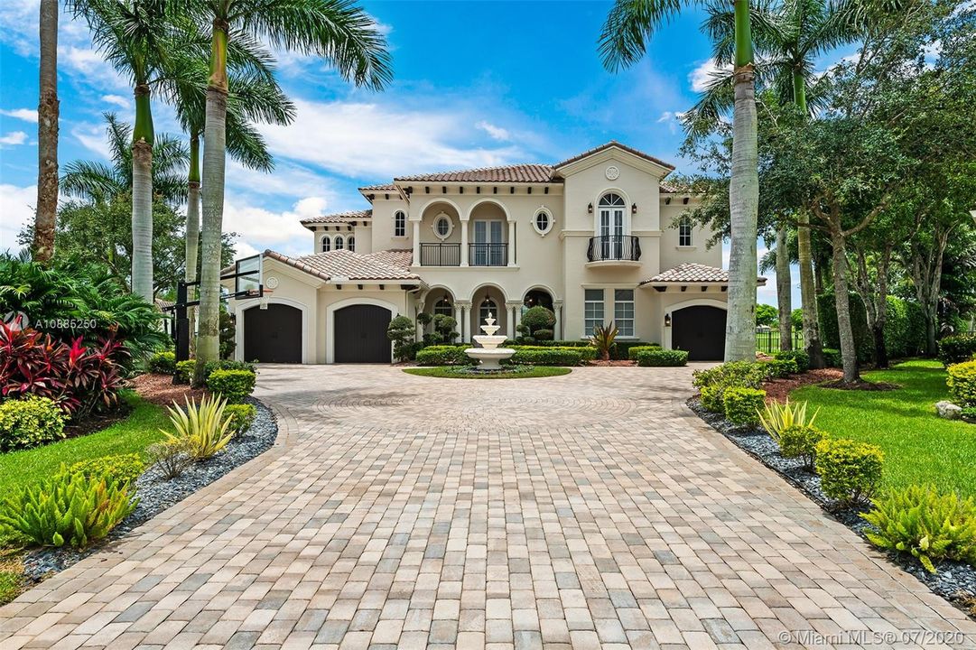 Recently Sold: $2,300,000 (6 beds, 5 baths, 6024 Square Feet)