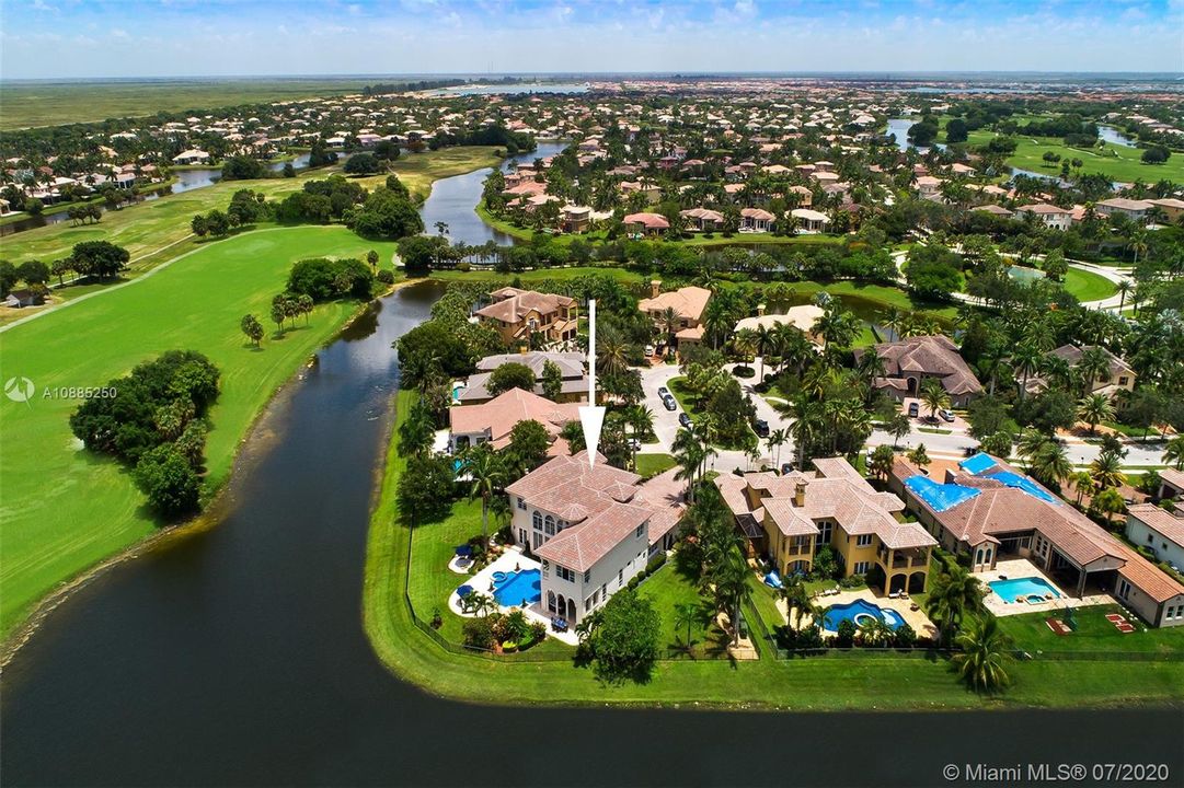 Recently Sold: $2,300,000 (6 beds, 5 baths, 6024 Square Feet)