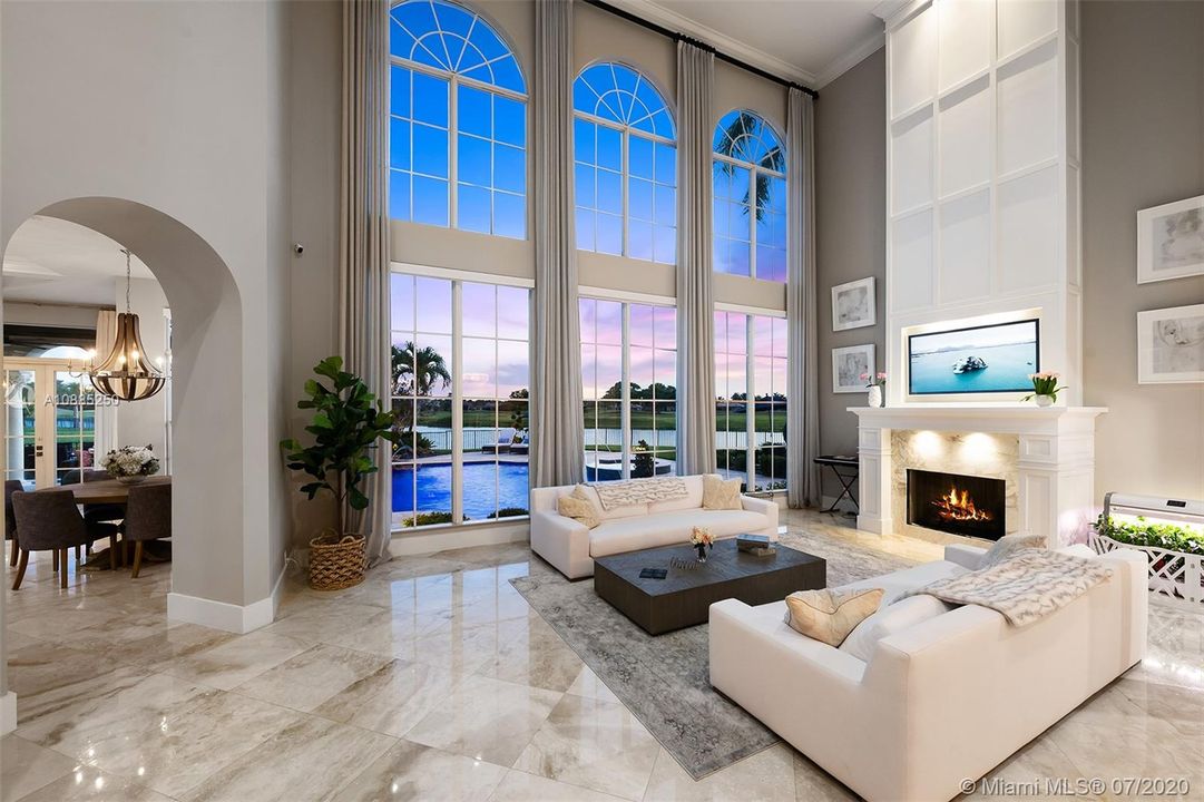 Recently Sold: $2,300,000 (6 beds, 5 baths, 6024 Square Feet)