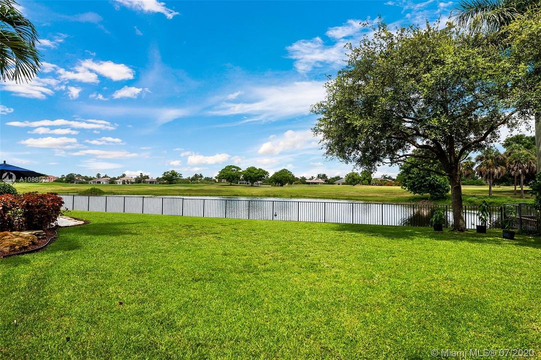 Recently Sold: $2,300,000 (6 beds, 5 baths, 6024 Square Feet)