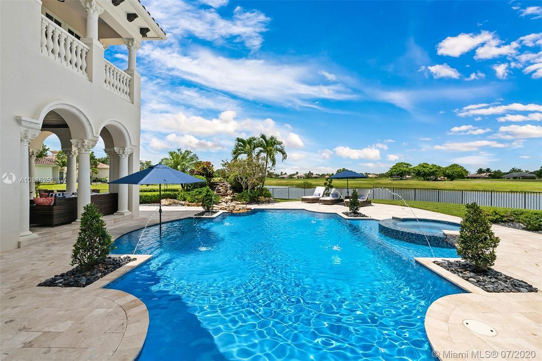 Recently Sold: $2,300,000 (6 beds, 5 baths, 6024 Square Feet)