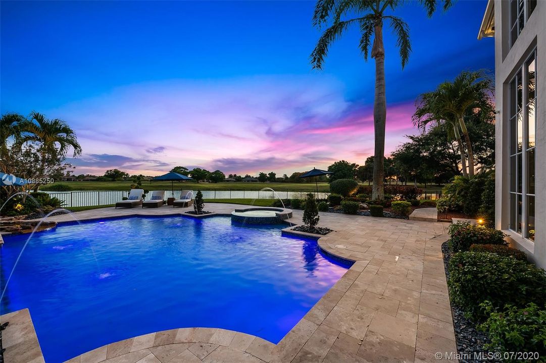 Recently Sold: $2,300,000 (6 beds, 5 baths, 6024 Square Feet)