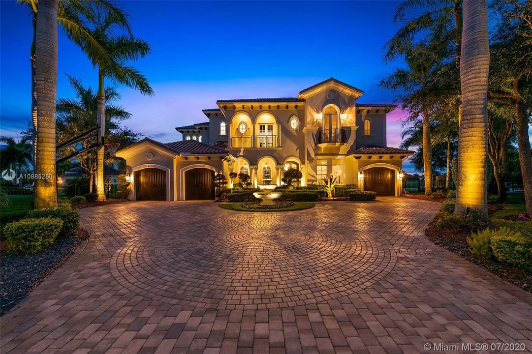 Recently Sold: $2,300,000 (6 beds, 5 baths, 6024 Square Feet)