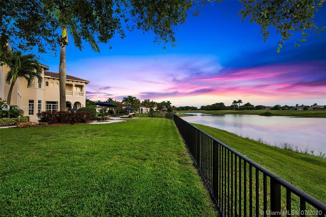 Recently Sold: $2,300,000 (6 beds, 5 baths, 6024 Square Feet)