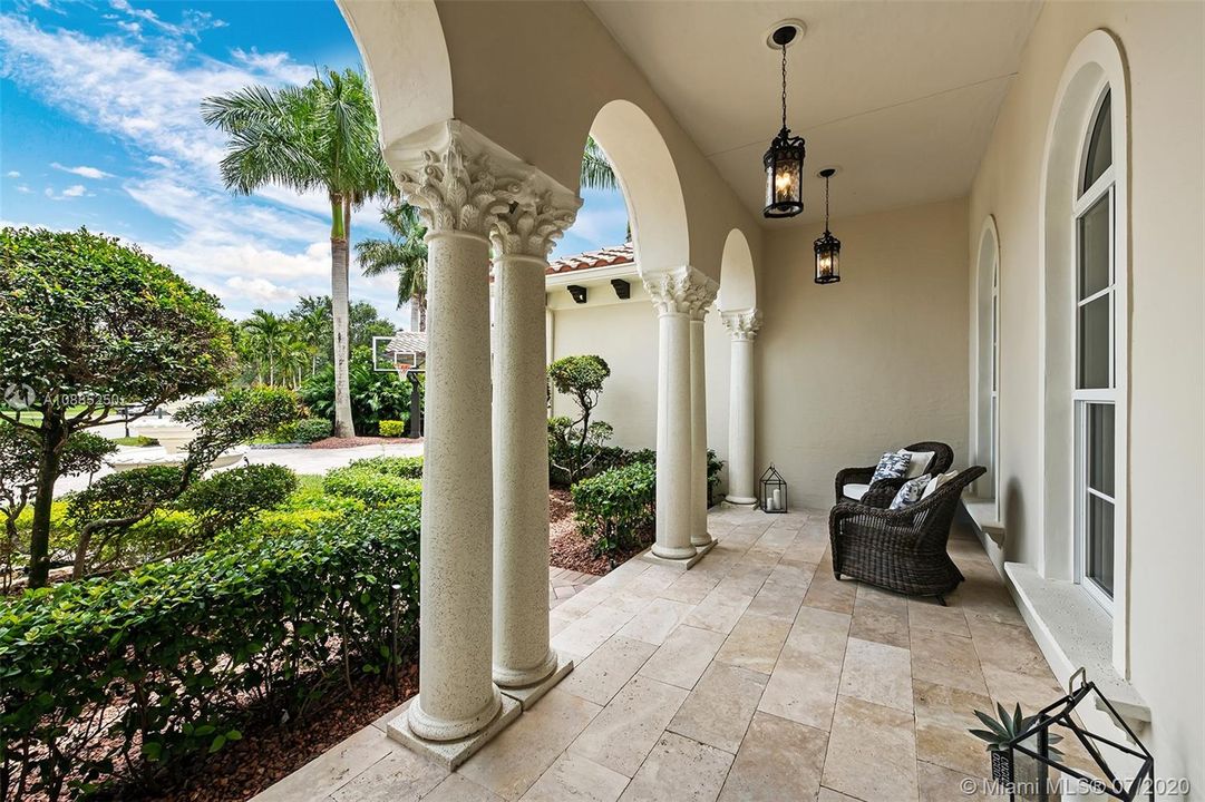 Recently Sold: $2,300,000 (6 beds, 5 baths, 6024 Square Feet)