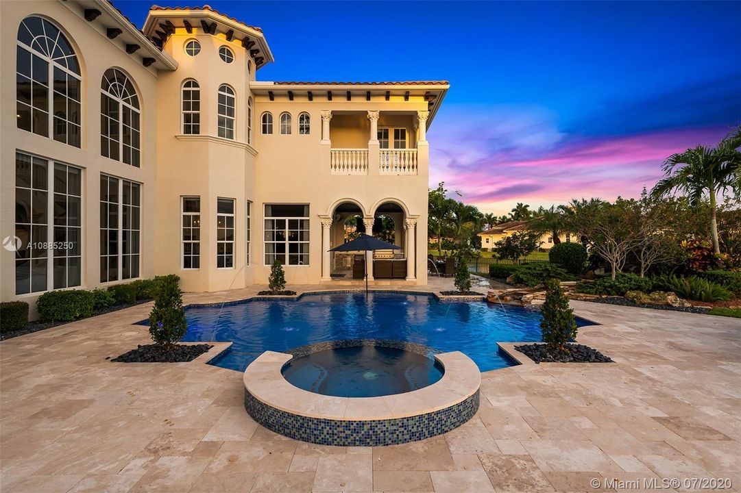 Recently Sold: $2,300,000 (6 beds, 5 baths, 6024 Square Feet)