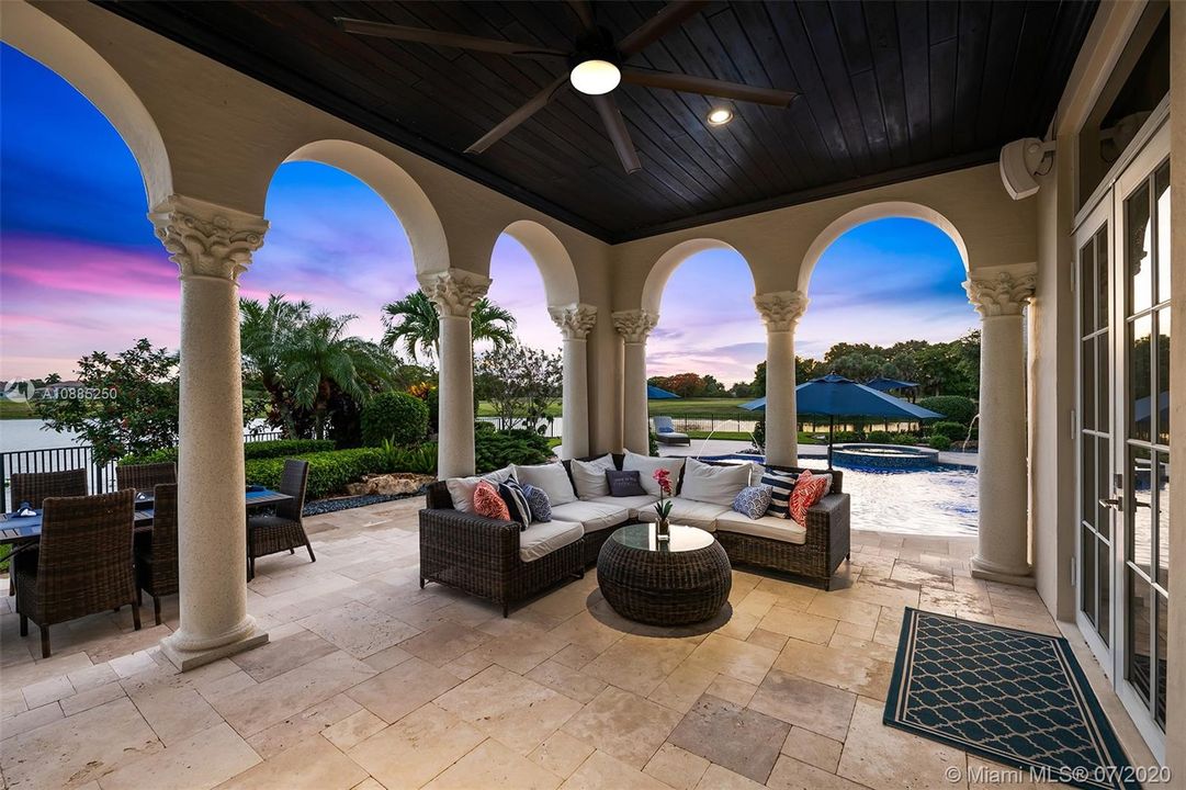 Recently Sold: $2,300,000 (6 beds, 5 baths, 6024 Square Feet)