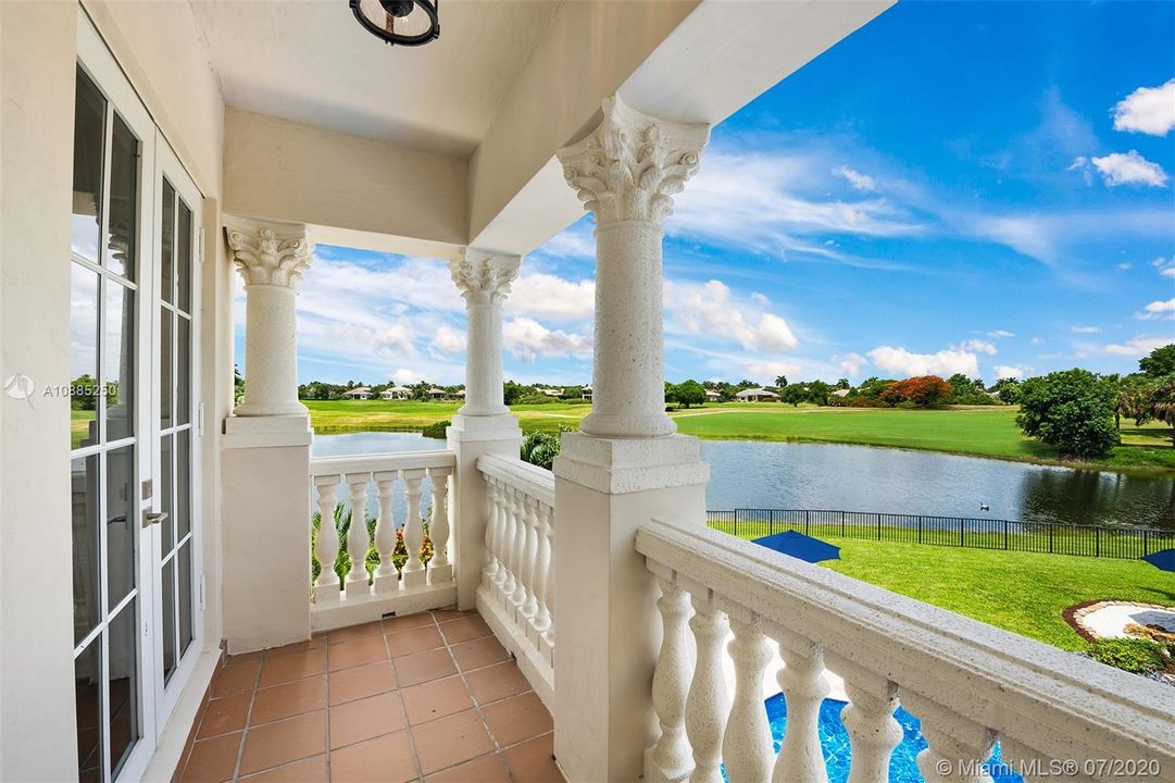 Recently Sold: $2,300,000 (6 beds, 5 baths, 6024 Square Feet)