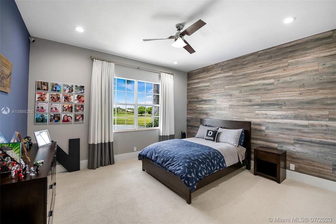 Recently Sold: $2,300,000 (6 beds, 5 baths, 6024 Square Feet)