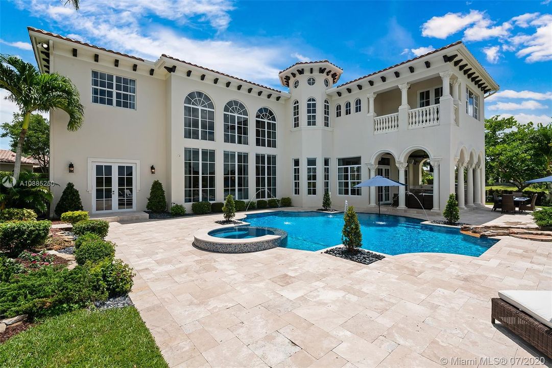 Recently Sold: $2,300,000 (6 beds, 5 baths, 6024 Square Feet)