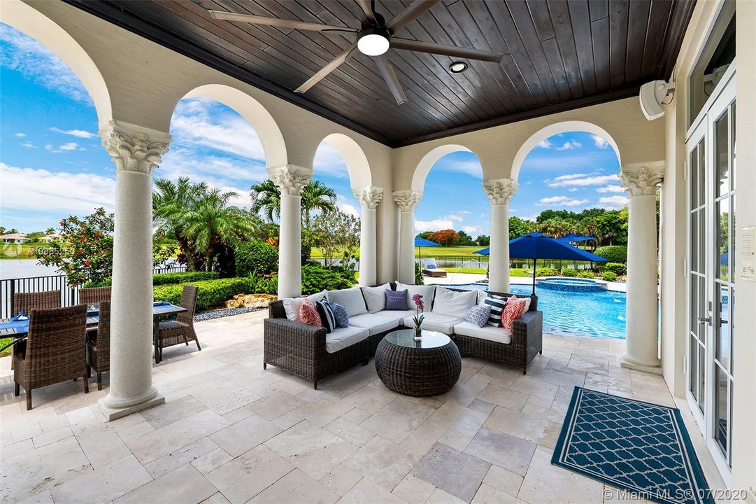 Recently Sold: $2,300,000 (6 beds, 5 baths, 6024 Square Feet)