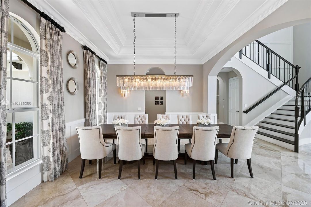 Recently Sold: $2,300,000 (6 beds, 5 baths, 6024 Square Feet)