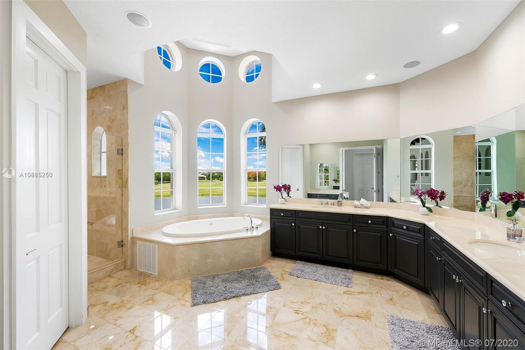 Recently Sold: $2,300,000 (6 beds, 5 baths, 6024 Square Feet)