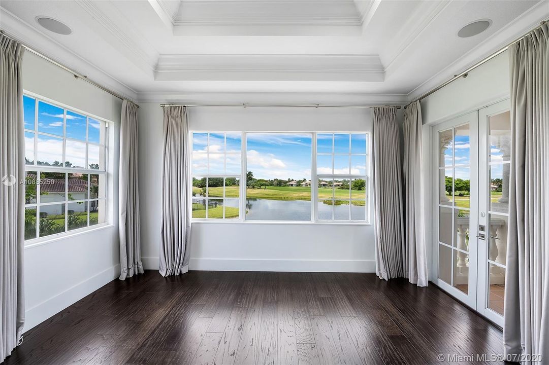 Recently Sold: $2,300,000 (6 beds, 5 baths, 6024 Square Feet)