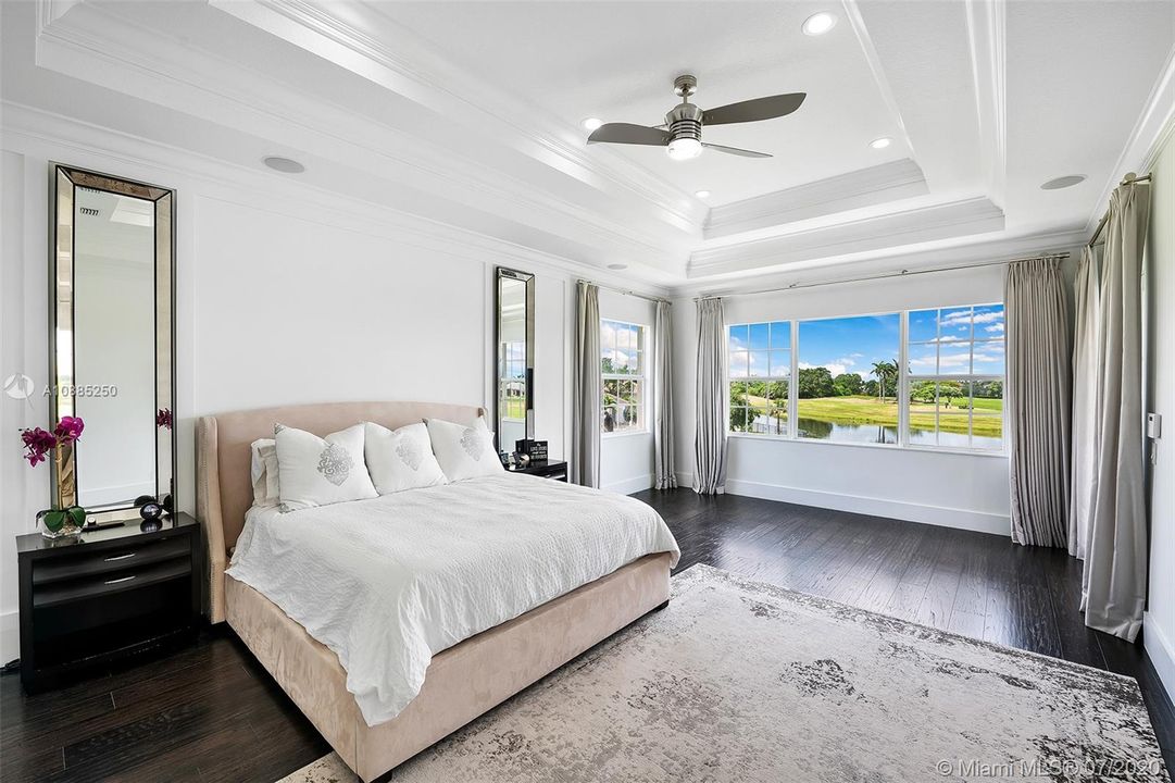 Recently Sold: $2,300,000 (6 beds, 5 baths, 6024 Square Feet)