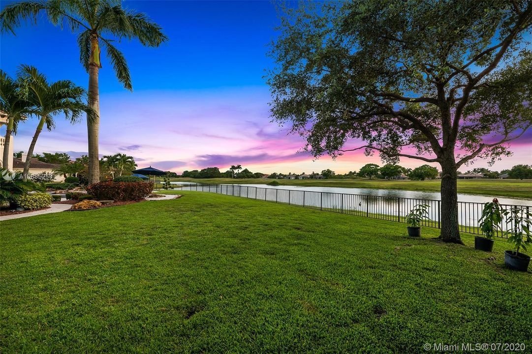 Recently Sold: $2,300,000 (6 beds, 5 baths, 6024 Square Feet)