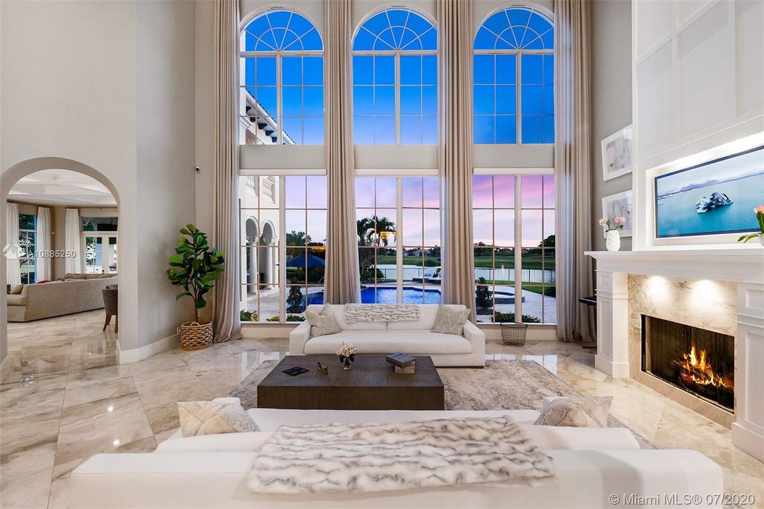 Recently Sold: $2,300,000 (6 beds, 5 baths, 6024 Square Feet)