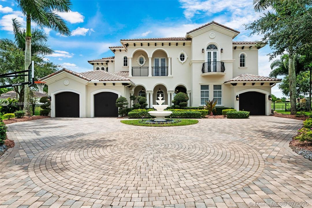 Recently Sold: $2,300,000 (6 beds, 5 baths, 6024 Square Feet)