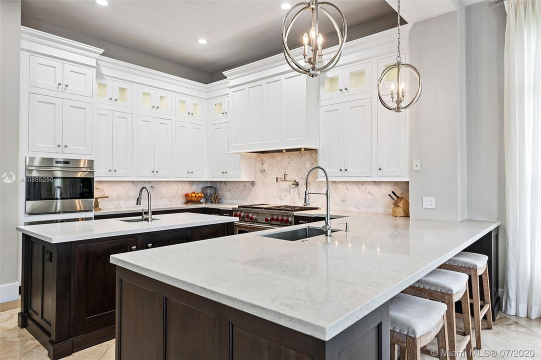 Recently Sold: $2,300,000 (6 beds, 5 baths, 6024 Square Feet)