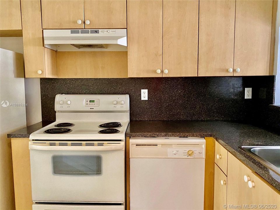 Recently Rented: $1,200 (2 beds, 2 baths, 815 Square Feet)