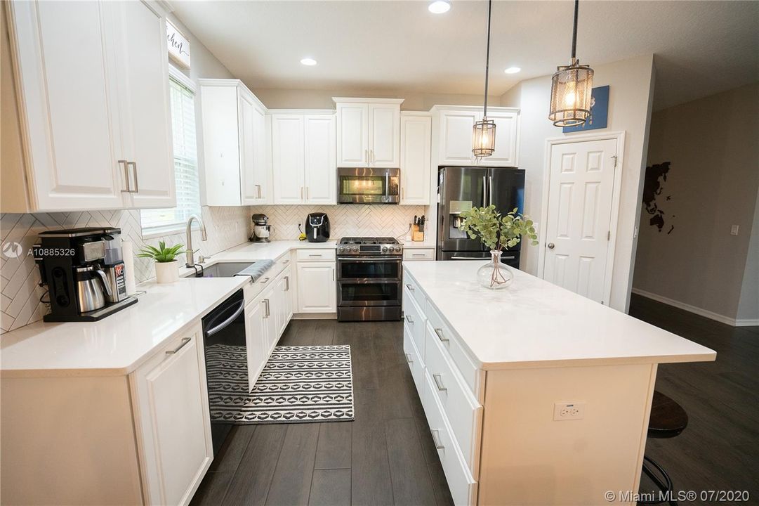 Recently Sold: $295,000 (4 beds, 2 baths, 2013 Square Feet)