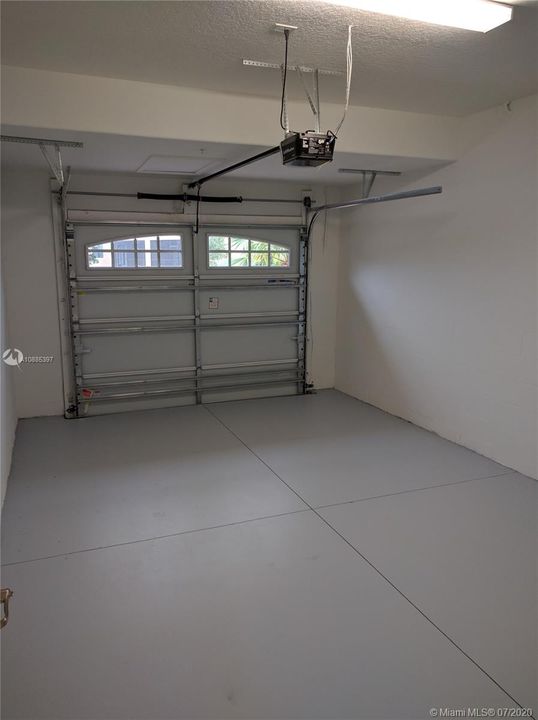 Vendido Recientemente: $199,000 (2 camas, 2 baños, 2025 Pies cuadrados)