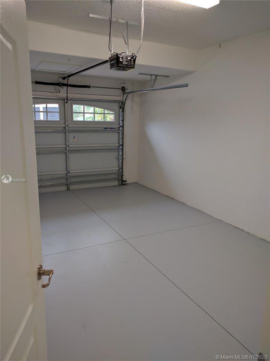 Vendido Recientemente: $199,000 (2 camas, 2 baños, 2025 Pies cuadrados)