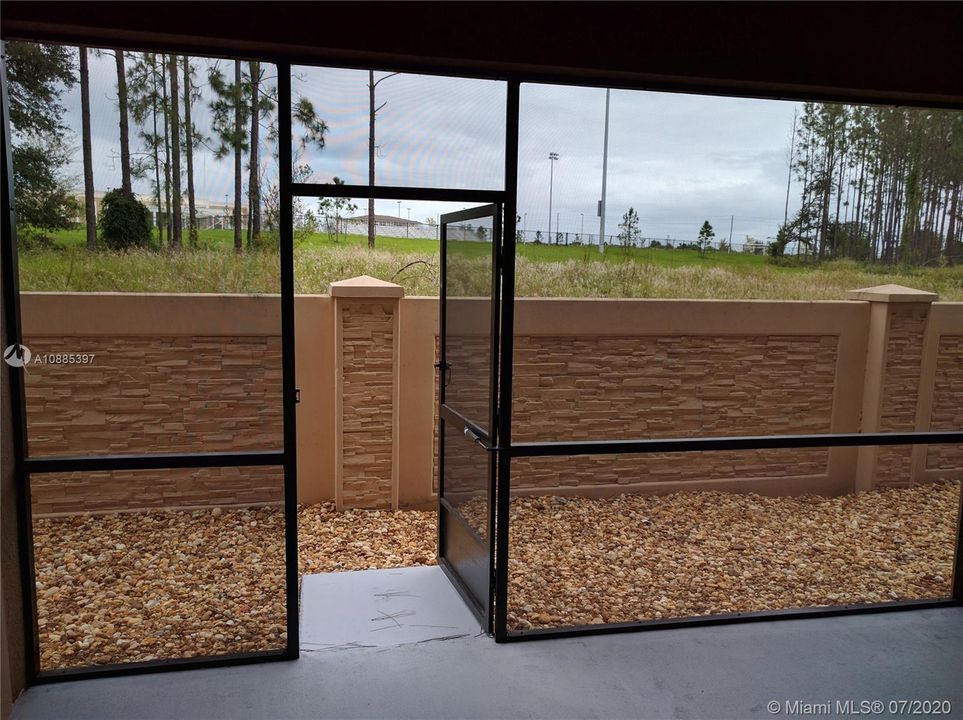 Vendido Recientemente: $199,000 (2 camas, 2 baños, 2025 Pies cuadrados)