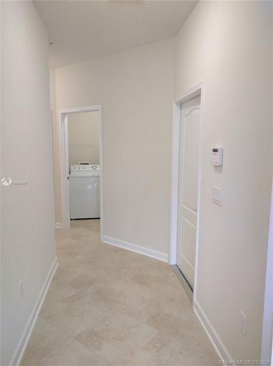 Vendido Recientemente: $199,000 (2 camas, 2 baños, 2025 Pies cuadrados)