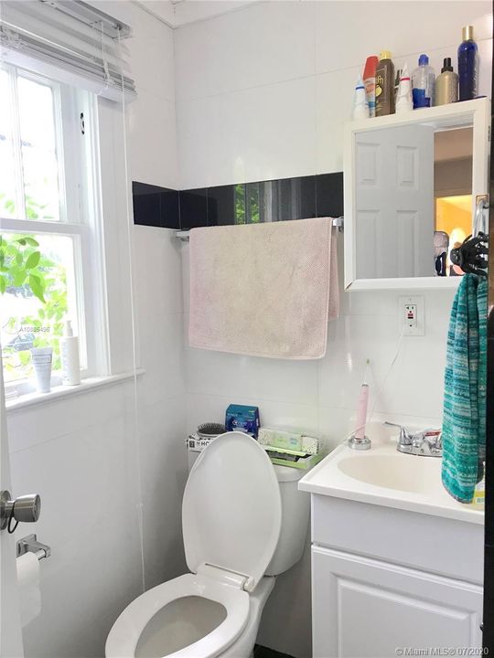 Recently Rented: $1,349 (1 beds, 1 baths, 550 Square Feet)