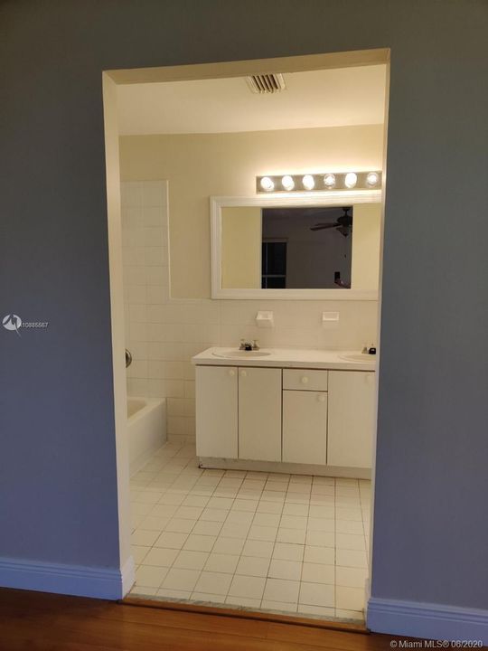 Recently Rented: $2,100 (3 beds, 2 baths, 1765 Square Feet)