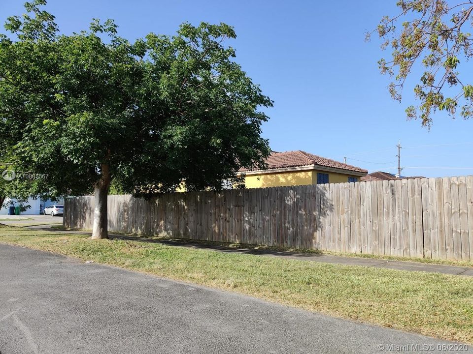 Recently Rented: $2,100 (3 beds, 2 baths, 1765 Square Feet)