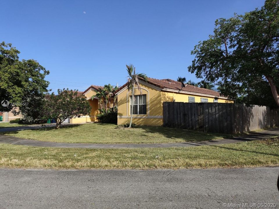 Recently Rented: $2,100 (3 beds, 2 baths, 1765 Square Feet)