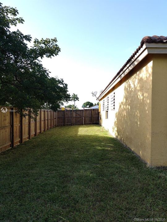 Recently Rented: $2,100 (3 beds, 2 baths, 1765 Square Feet)