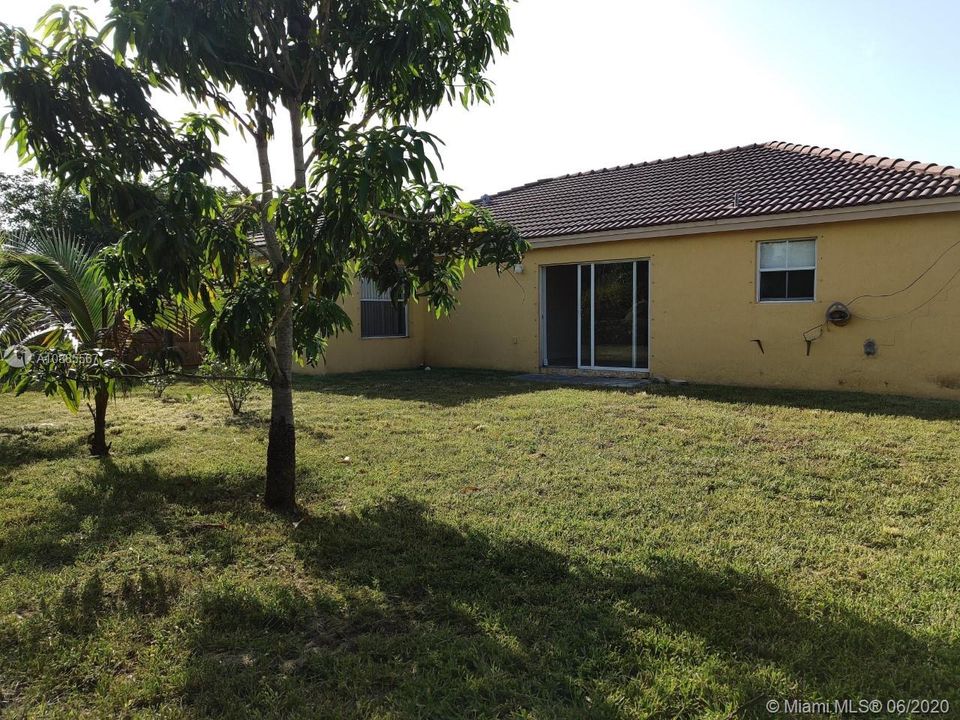 Recently Rented: $2,100 (3 beds, 2 baths, 1765 Square Feet)