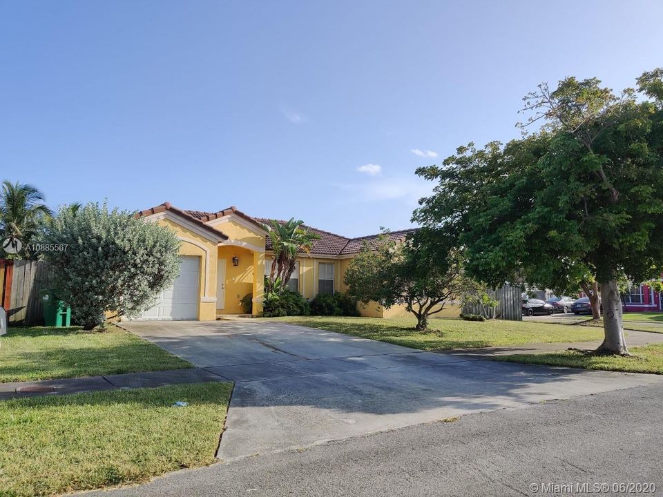 Recently Rented: $2,100 (3 beds, 2 baths, 1765 Square Feet)