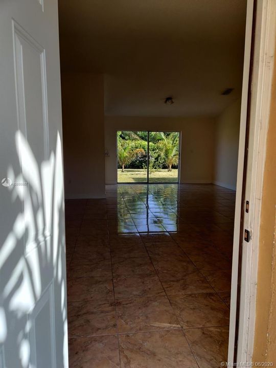 Recently Rented: $2,100 (3 beds, 2 baths, 1765 Square Feet)