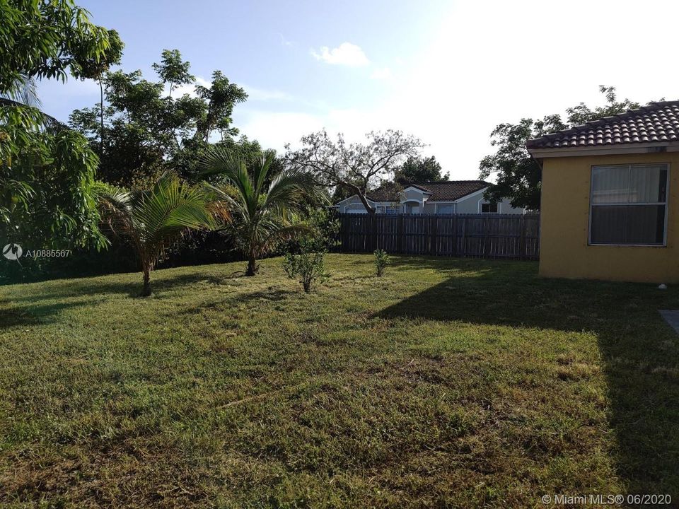 Recently Rented: $2,100 (3 beds, 2 baths, 1765 Square Feet)