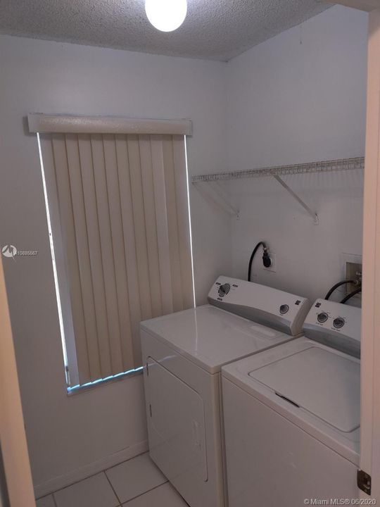 Recently Rented: $2,100 (3 beds, 2 baths, 1765 Square Feet)
