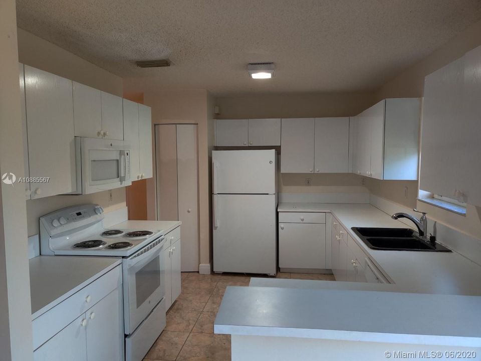 Recently Rented: $2,100 (3 beds, 2 baths, 1765 Square Feet)