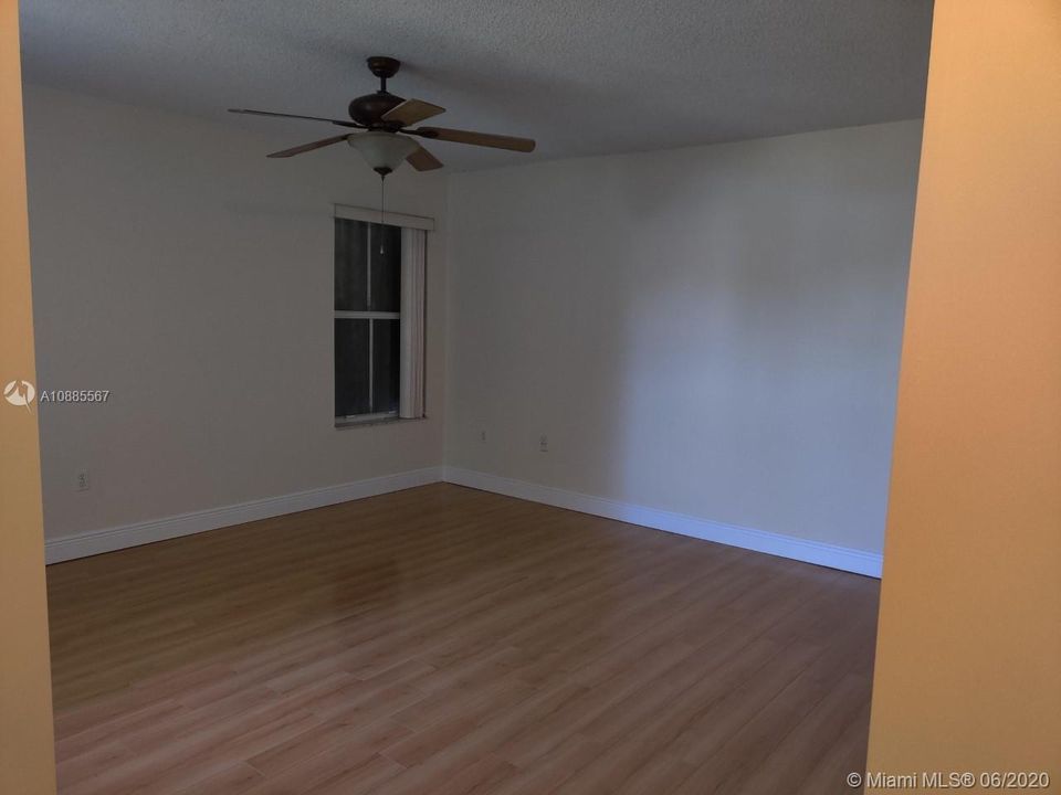 Recently Rented: $2,100 (3 beds, 2 baths, 1765 Square Feet)