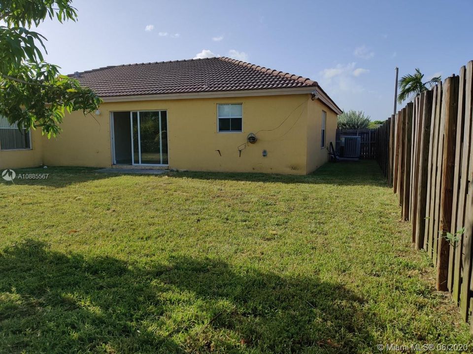 Recently Rented: $2,100 (3 beds, 2 baths, 1765 Square Feet)