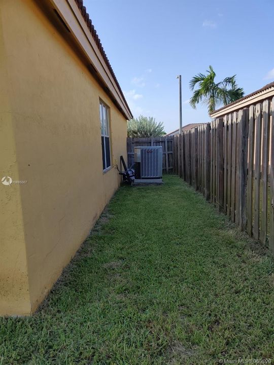 Recently Rented: $2,100 (3 beds, 2 baths, 1765 Square Feet)