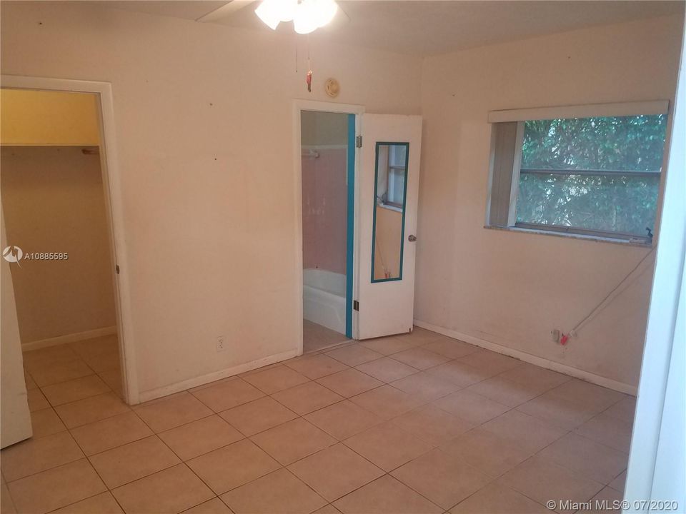 Recently Rented: $1,000 (1 beds, 1 baths, 610 Square Feet)