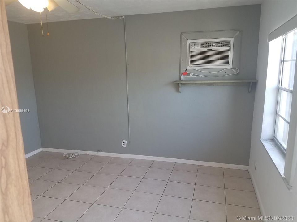 Recently Rented: $1,000 (1 beds, 1 baths, 610 Square Feet)