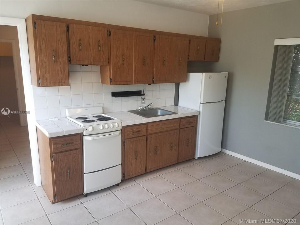 Recently Rented: $1,000 (1 beds, 1 baths, 610 Square Feet)