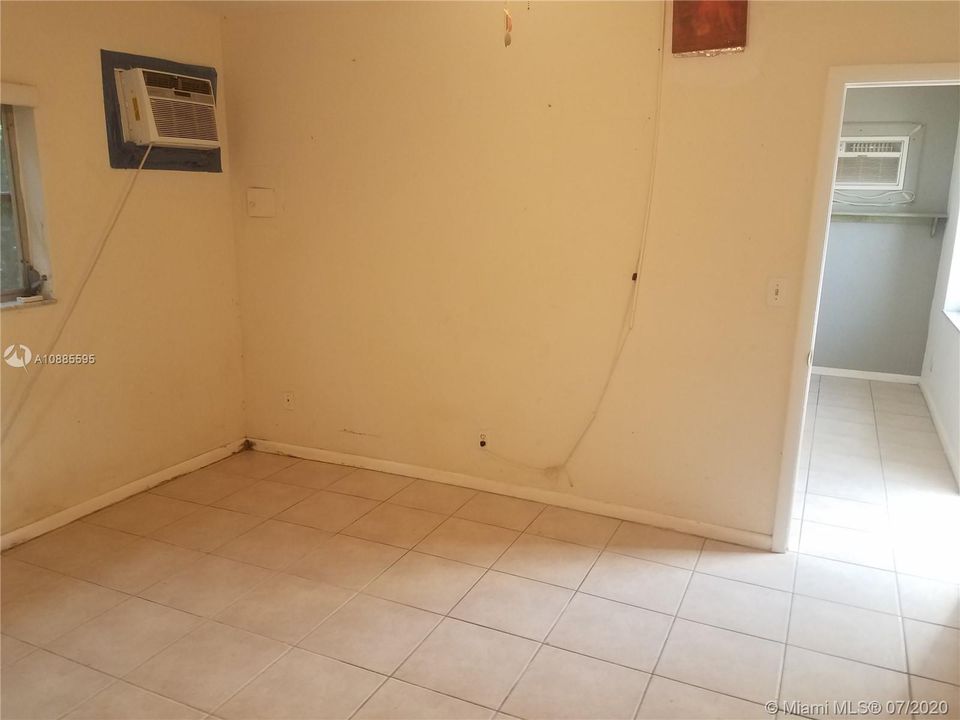 Recently Rented: $1,000 (1 beds, 1 baths, 610 Square Feet)