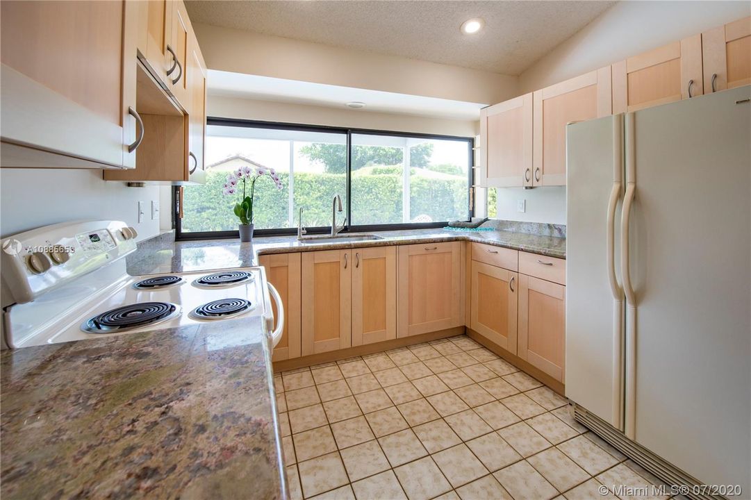 Недавно продано: $395,000 (3 спален, 2 ванн, 1804 Квадратных фут)