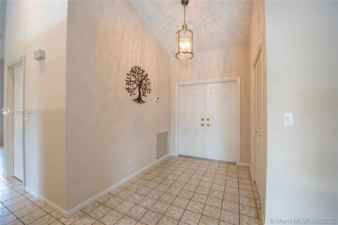 Недавно продано: $395,000 (3 спален, 2 ванн, 1804 Квадратных фут)