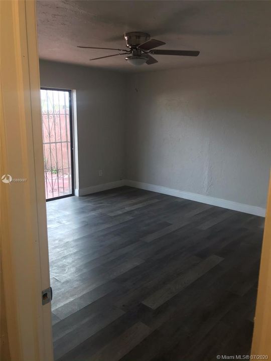 Recently Rented: $1,100 (1 beds, 1 baths, 920 Square Feet)